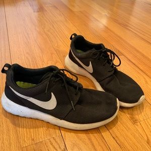 Black Womens Nike Roshe